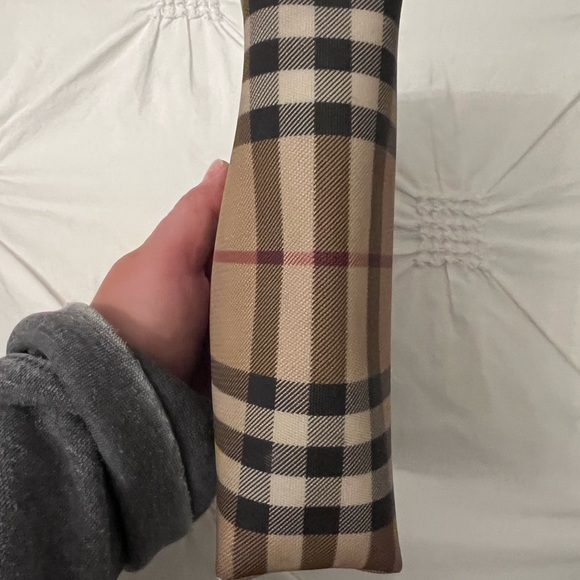 Classic Burberry Cosmetic Bag - Picture 4 of 5